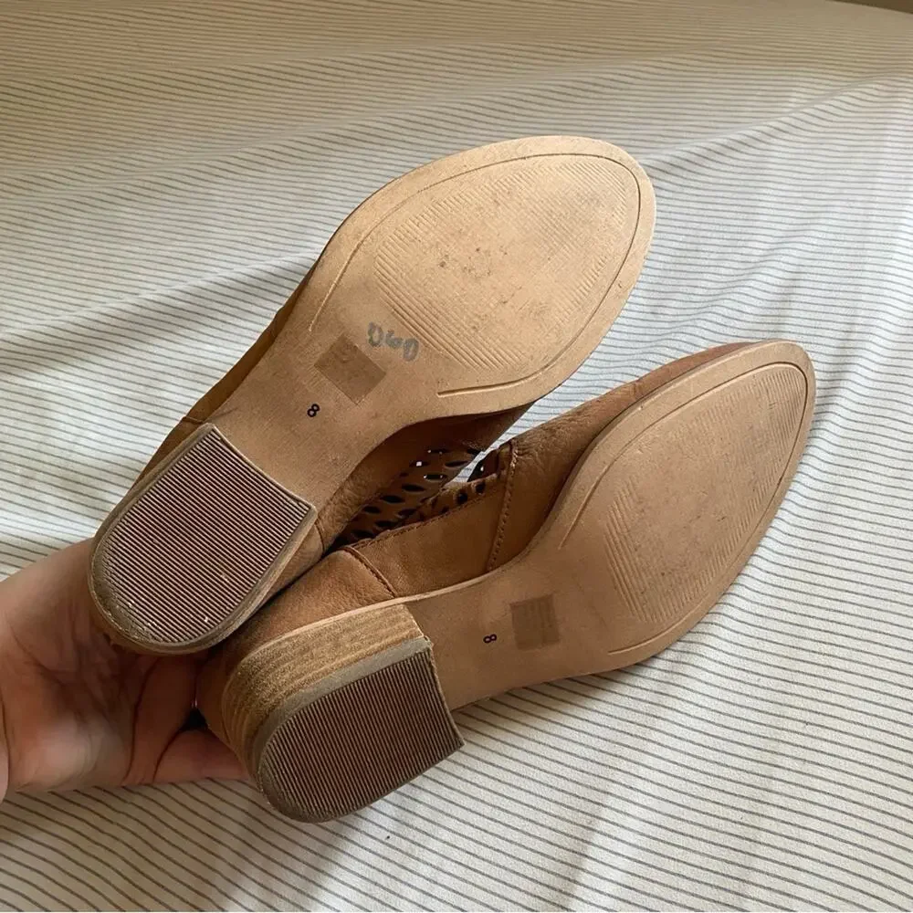 Anthropologie Seychelles Waypoint Tan Booties perforated‎ laser size 8 leather